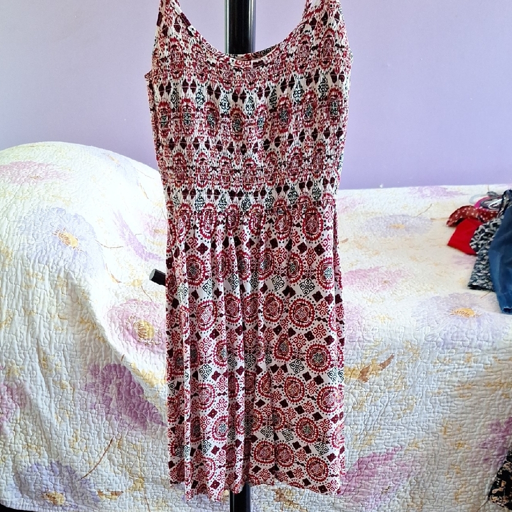 H&M Red and White Scoop Neck Sleeveless Midi Dress